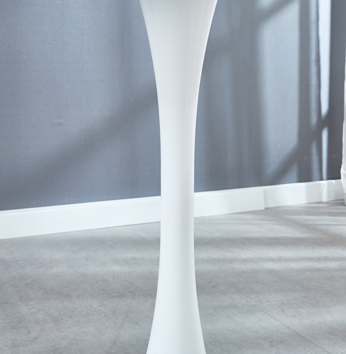 31.5" White COLOR TOP Tulip Table