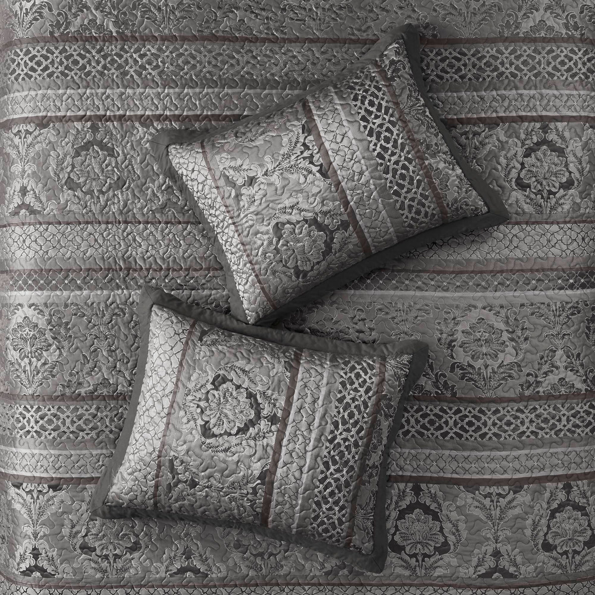 Reversible Jacquard Queen Bedspread Set with Decorative Pillows - Neutral