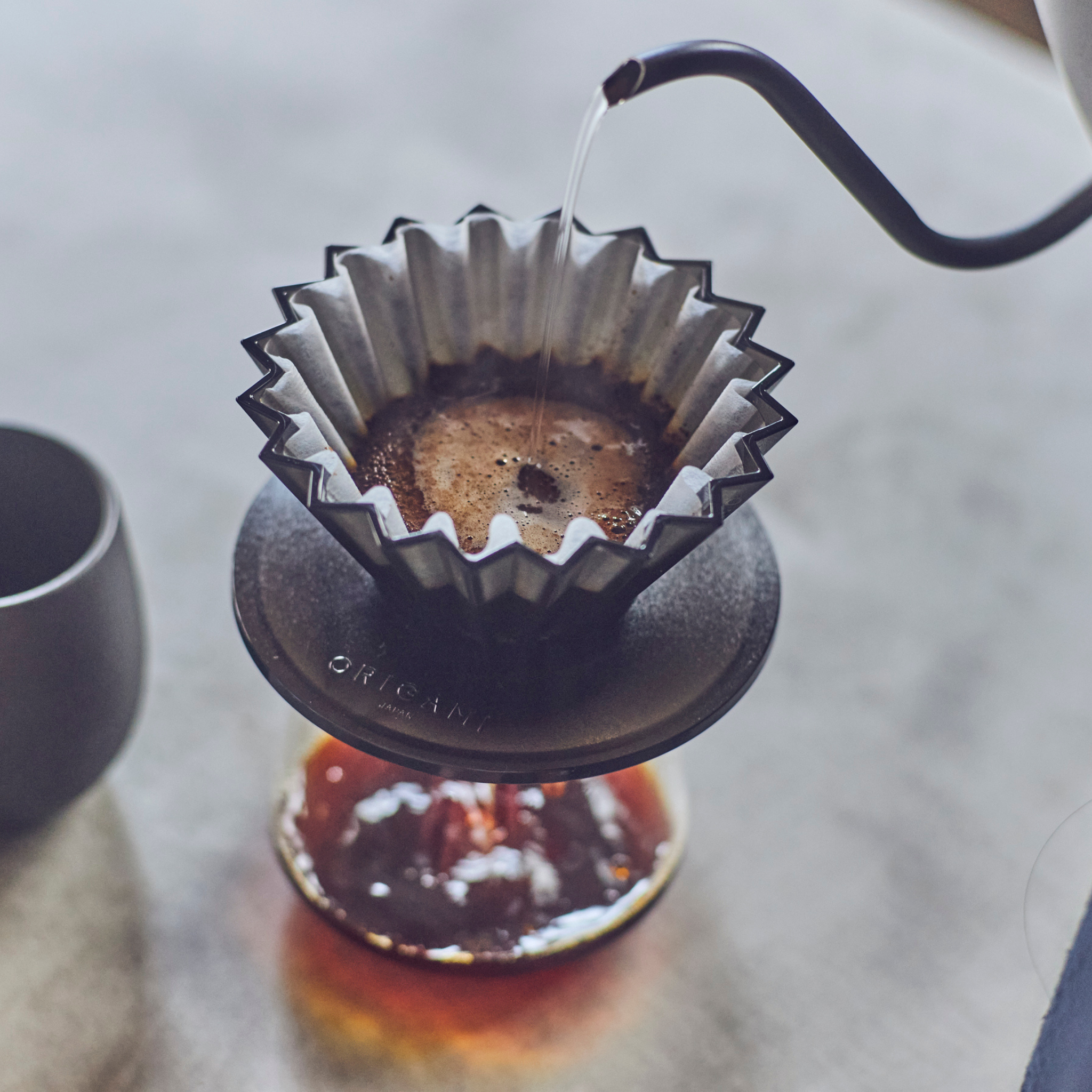 ORIGAMI - Coffee Dripper Holder - Resin - Black