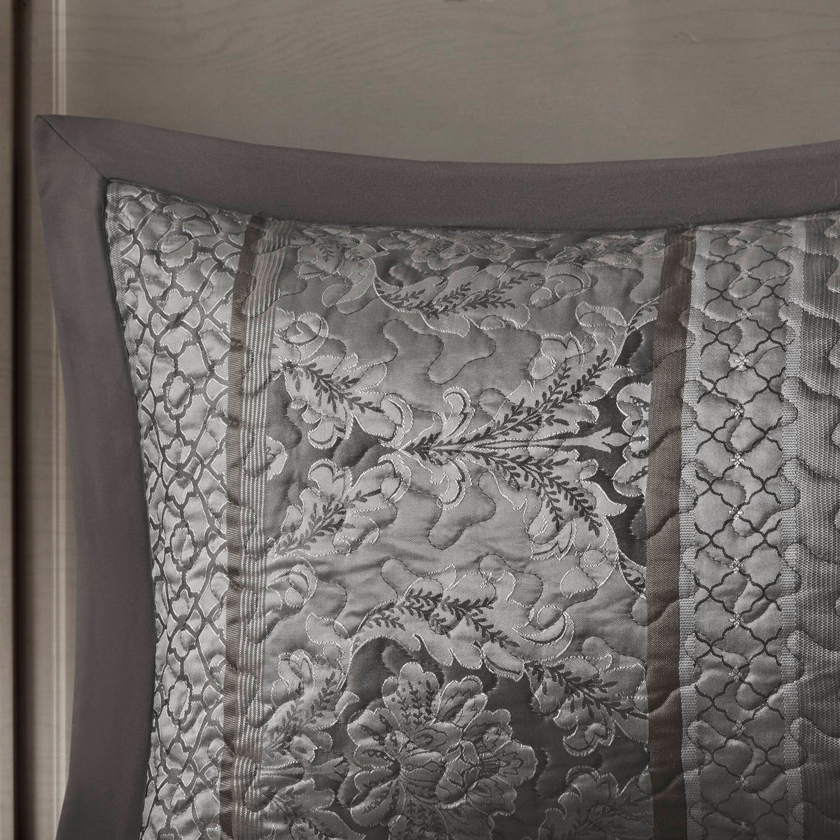 Reversible Jacquard Queen Bedspread Set with Decorative Pillows - Neutral