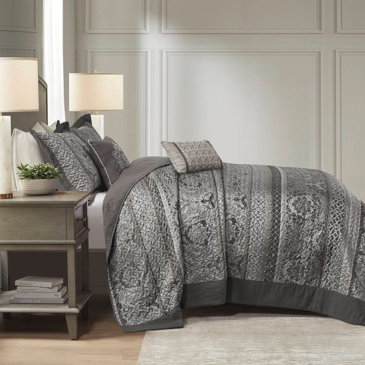 Reversible Jacquard Queen Bedspread Set with Decorative Pillows - Neutral