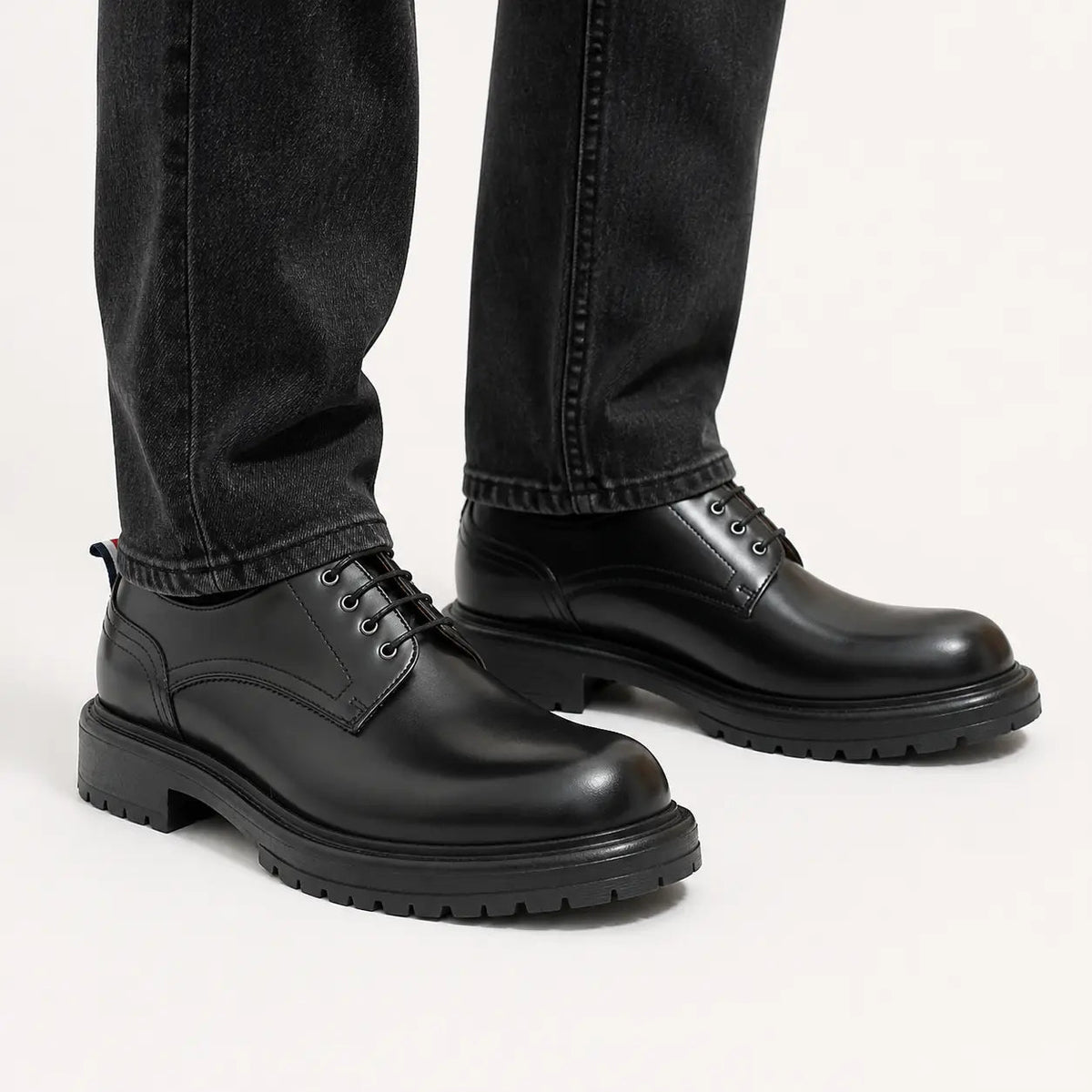 Black Plain-Toe Derby Shoes with Pull Tab