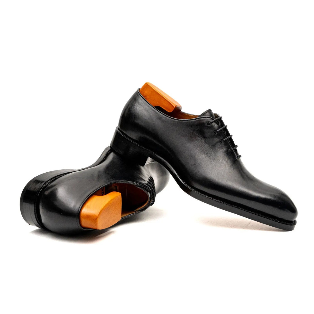 Black Plain-Toe Oxford Shoes with Polished Finish
