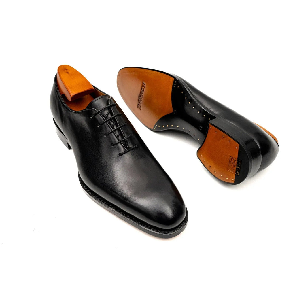 Black Plain-Toe Oxford Shoes with Polished Finish