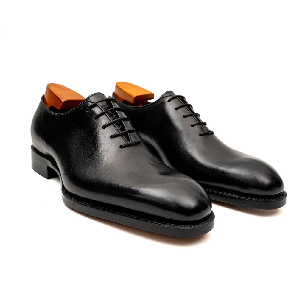 Black Plain-Toe Oxford Shoes with Polished Finish