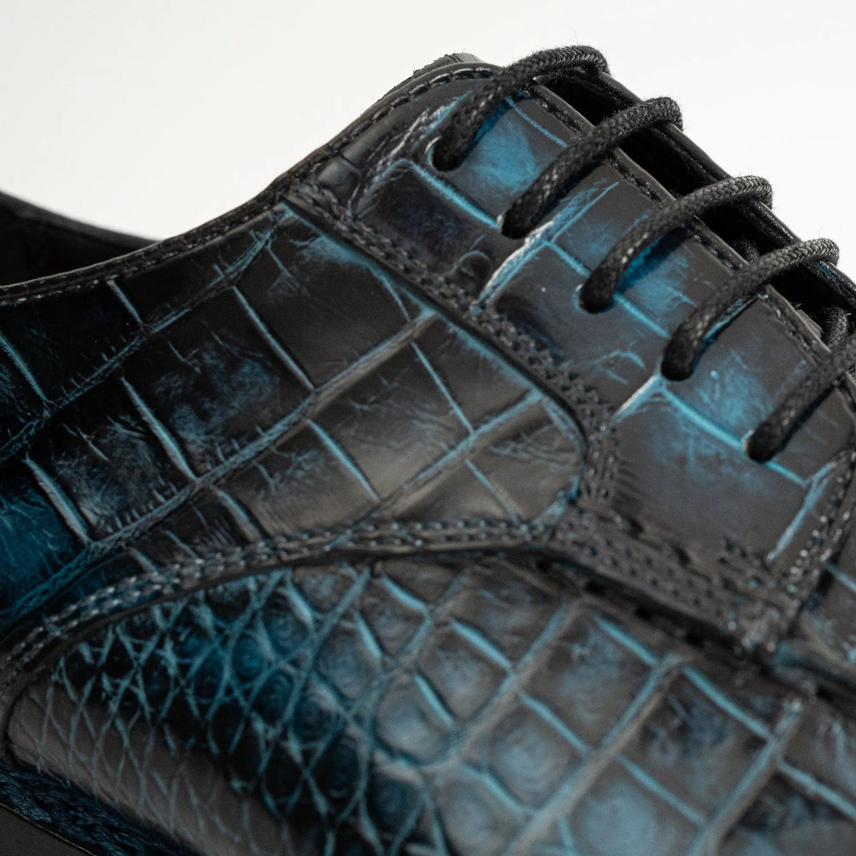 Dark Blue Apron-Toe Derby Shoes with Scale-Pattern Texture