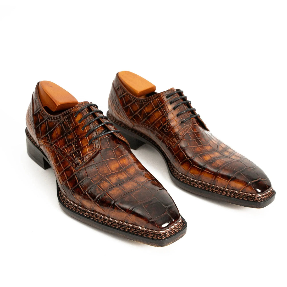 Orange-Brown Apron-Toe Derby Shoes with Scale-Pattern Texture