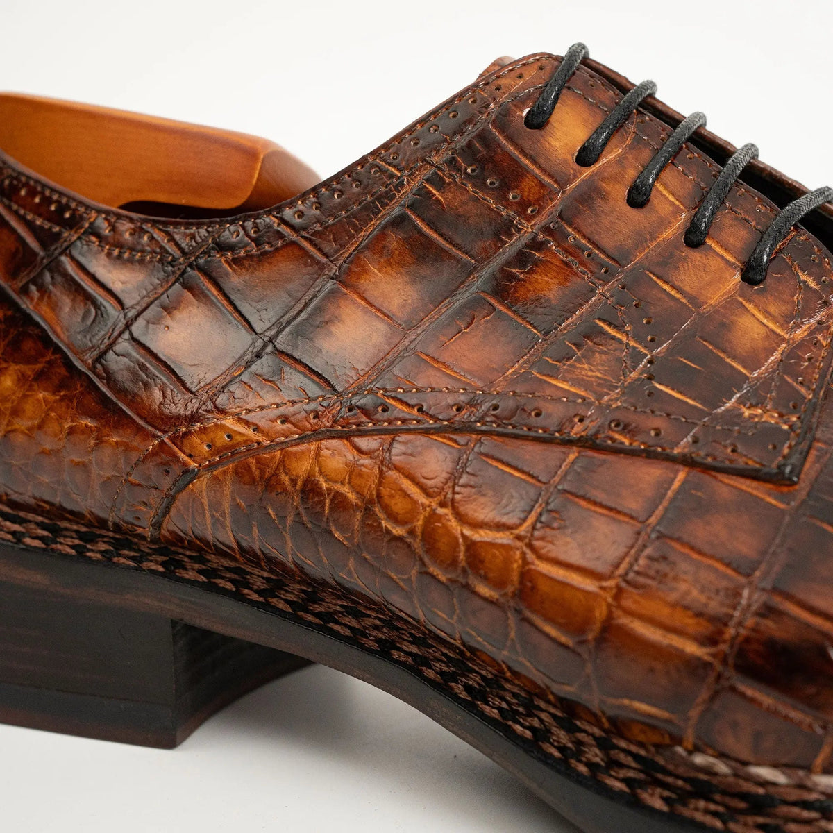 Orange-Brown Apron-Toe Derby Shoes with Scale-Pattern Texture