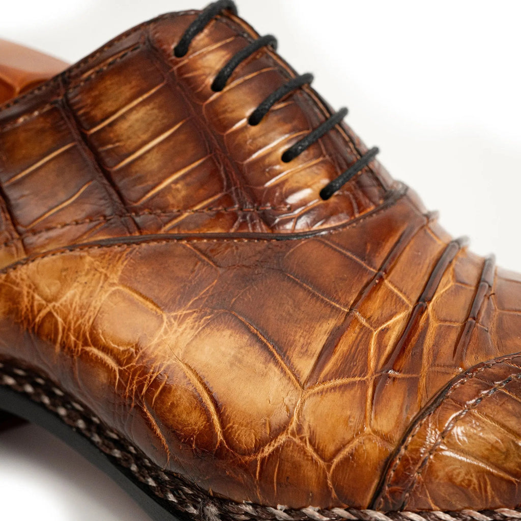 Golden Brown Square-Toe Oxford Shoes with Scale-Pattern Texture