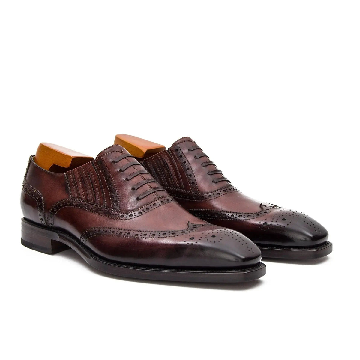 Reddish Brown Wingtip Oxford Shoes with Ribbed Panels