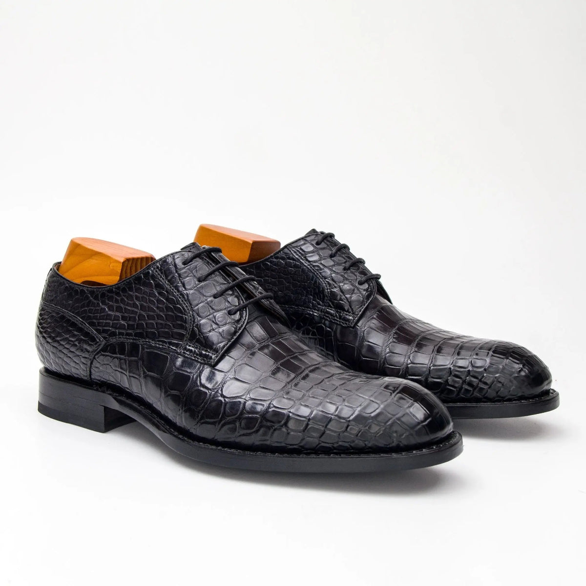 Black Round-Toe Derby Shoes with Scale-Pattern Texture
