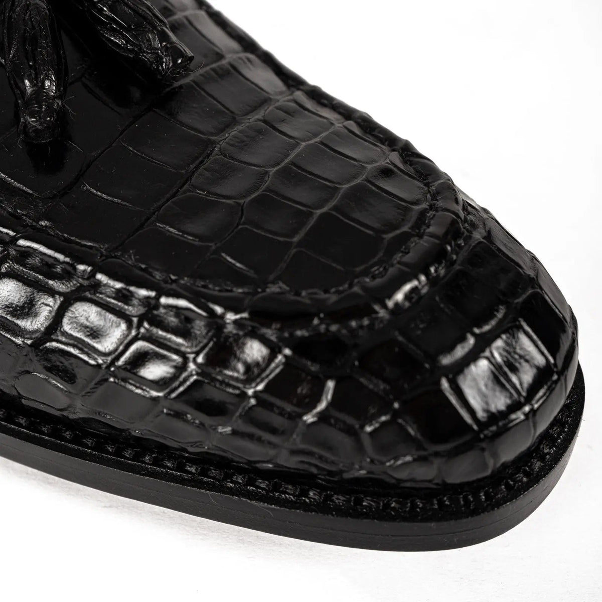 Black Scale-Pattern Tassel Loafers with Apron Toe