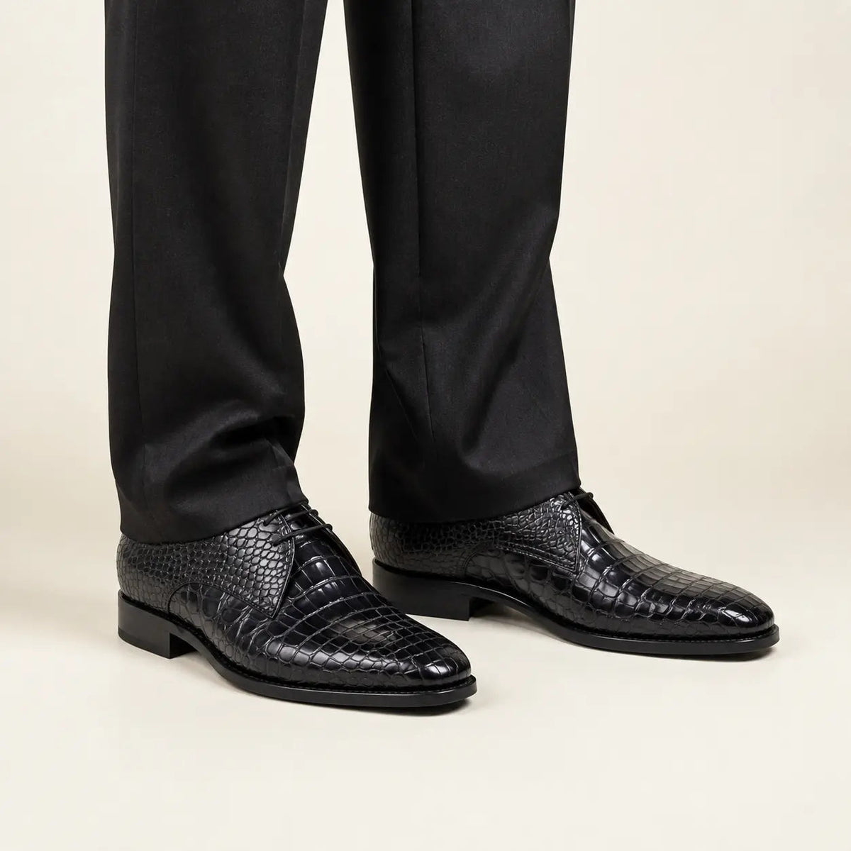 Very Dark Blue Round-Toe Derby Shoes with Scale-Pattern Texture