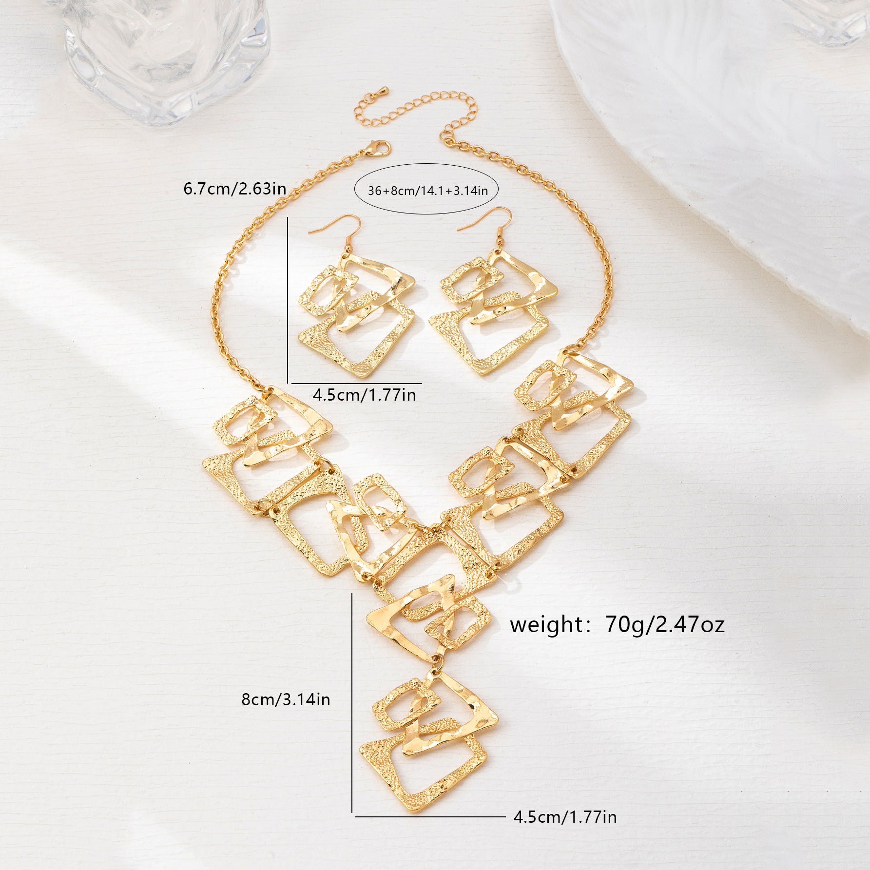 Geometric Hollow Suite Light Luxury Gold Eye-catching High-grade Clavicle Chain Jewelry Set