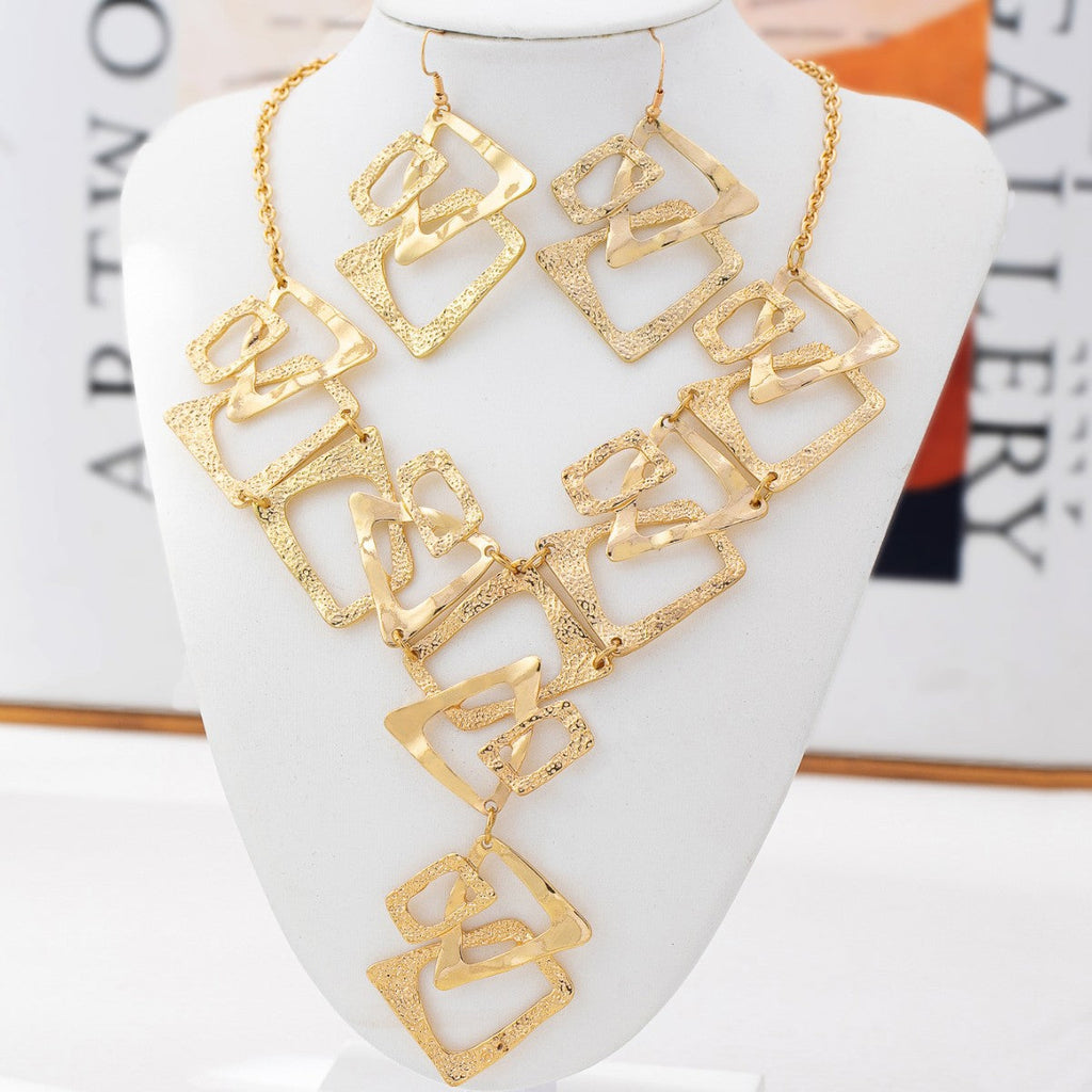 Geometric Hollow Suite Light Luxury Gold Eye-catching High-grade Clavicle Chain Jewelry Set