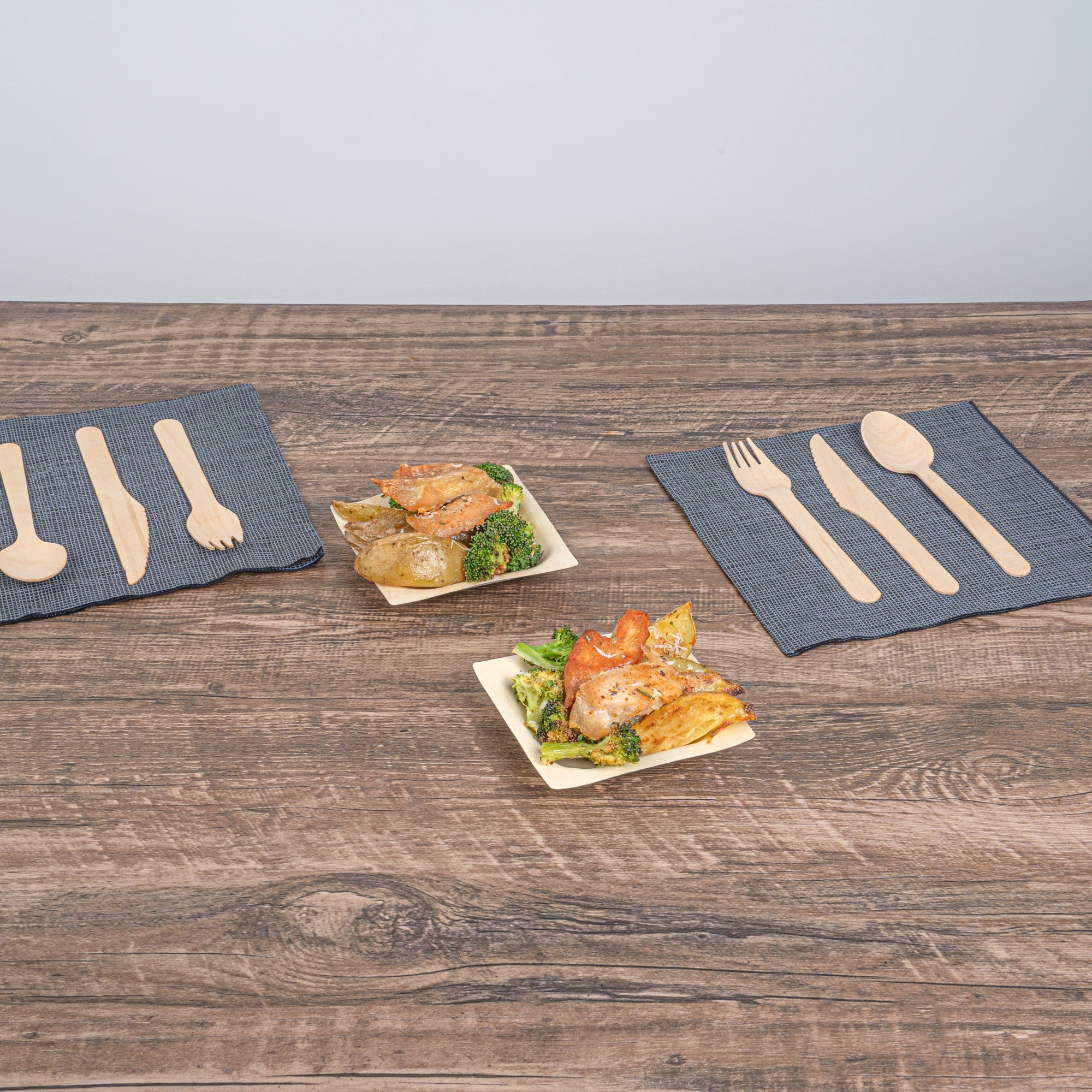 Taipei Square Natural Poplar Plate - 4'' x 4'' - 200 count box