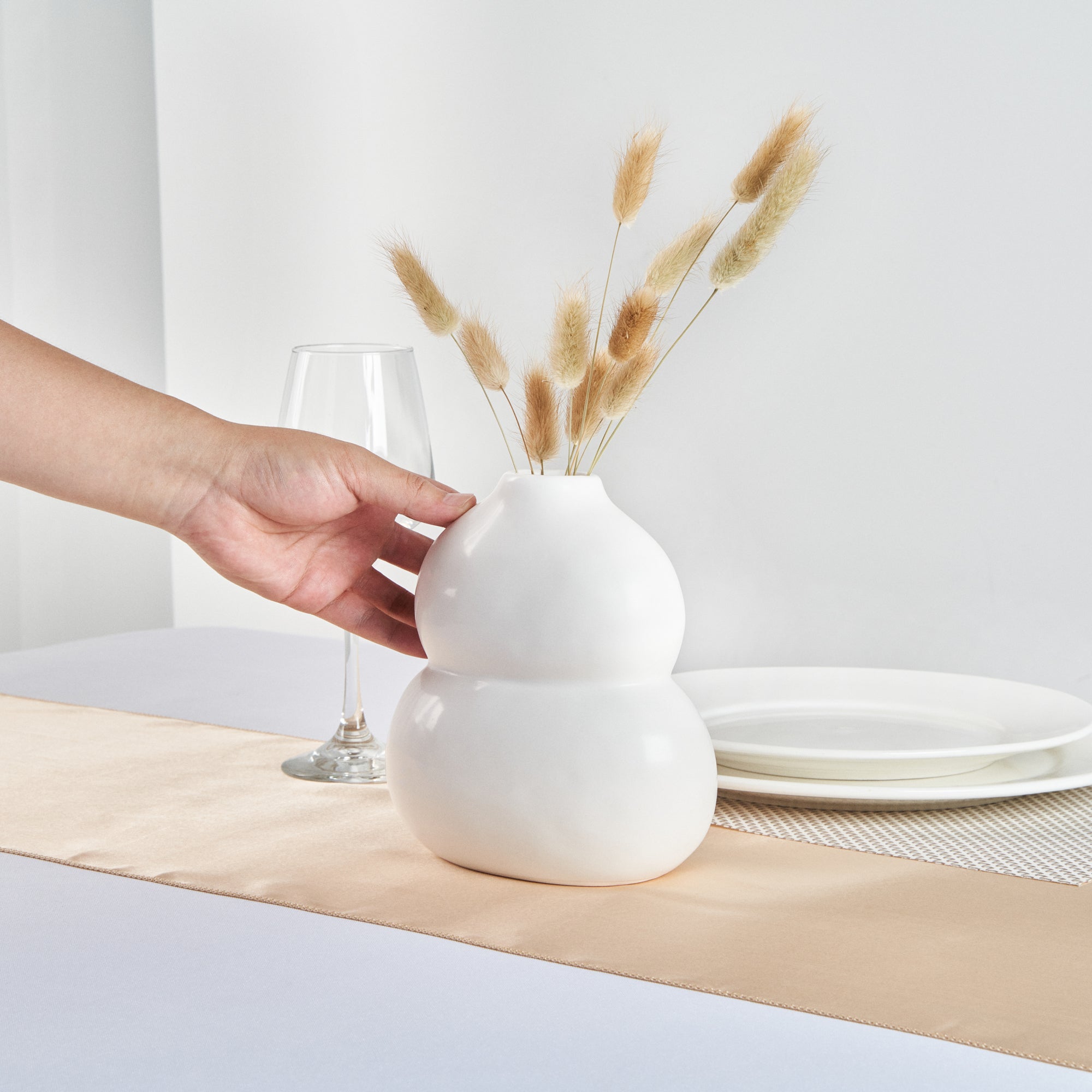 Table Art White Ceramic Gourd Vase - 6 1/2'' x 4'' x 7'' - 1 count box