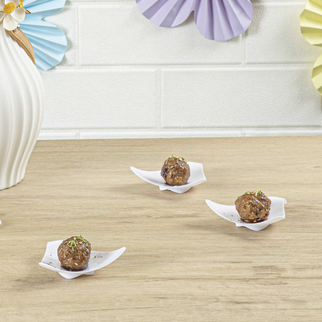 Mini Serve Triangle White Plastic Shooting Star Appetizer Plate - 3" x 3" - 100 count box