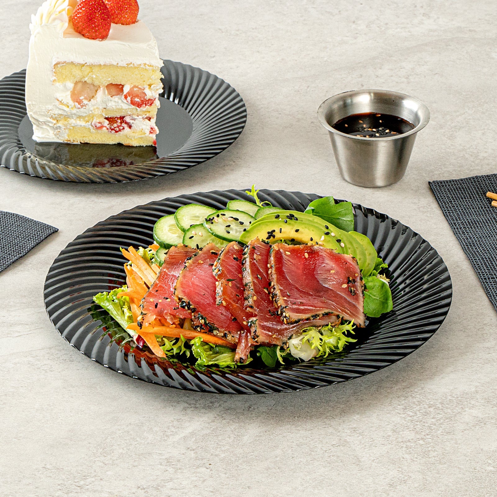 Moderna Round Black Plastic Wave Plate - 9" x 9" x 1/2" - 200 count box