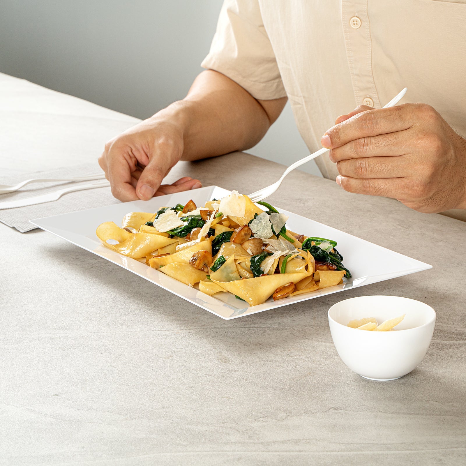 Moderna Rectangle White Plastic Plate - 12 3/4" x 8 1/4" x 3/4" - 10 count box