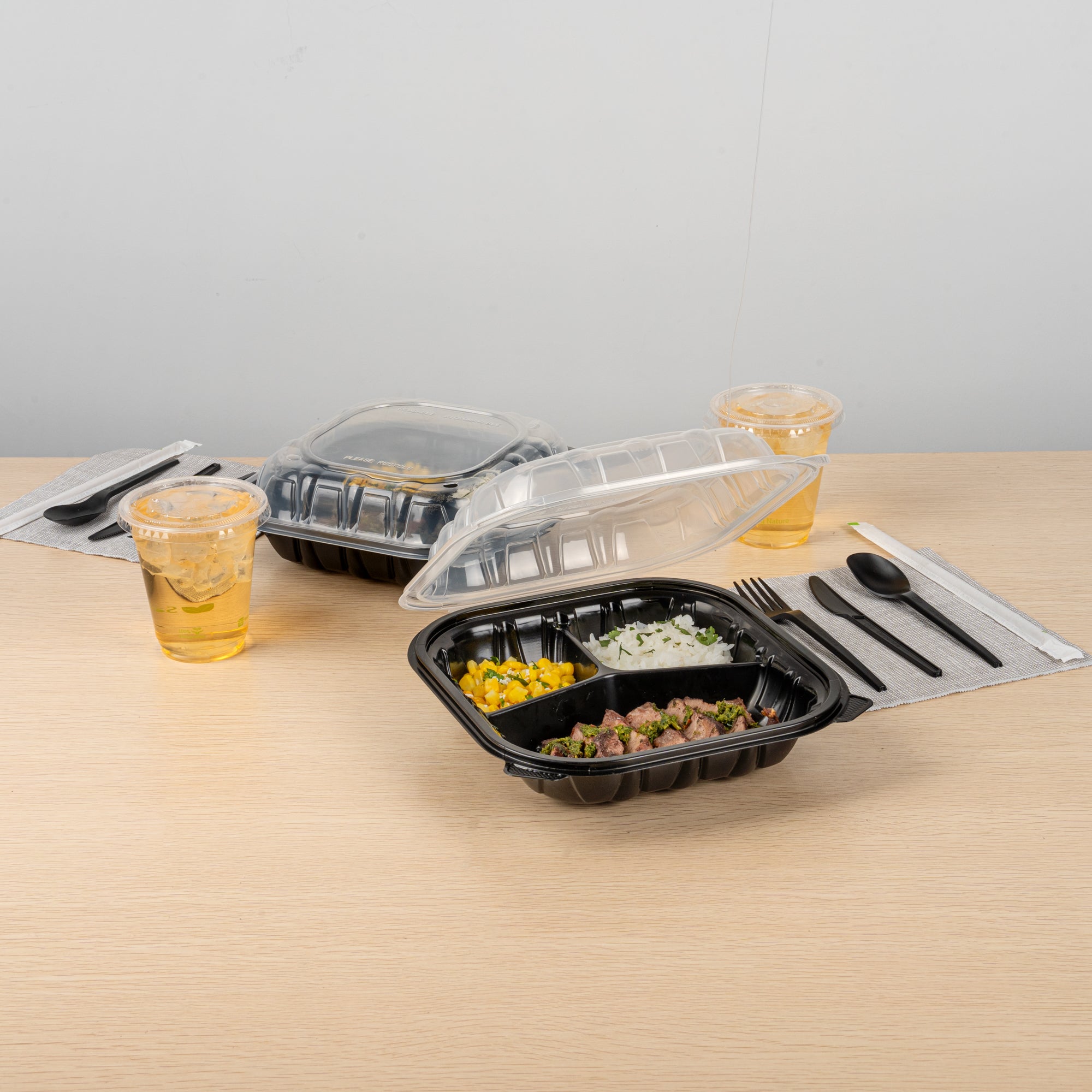 Thermo Tek 40 oz Black Plastic Clamshell Container - 3 Compartments, Microwavable - 9" x 9" x 3" - 100 count box