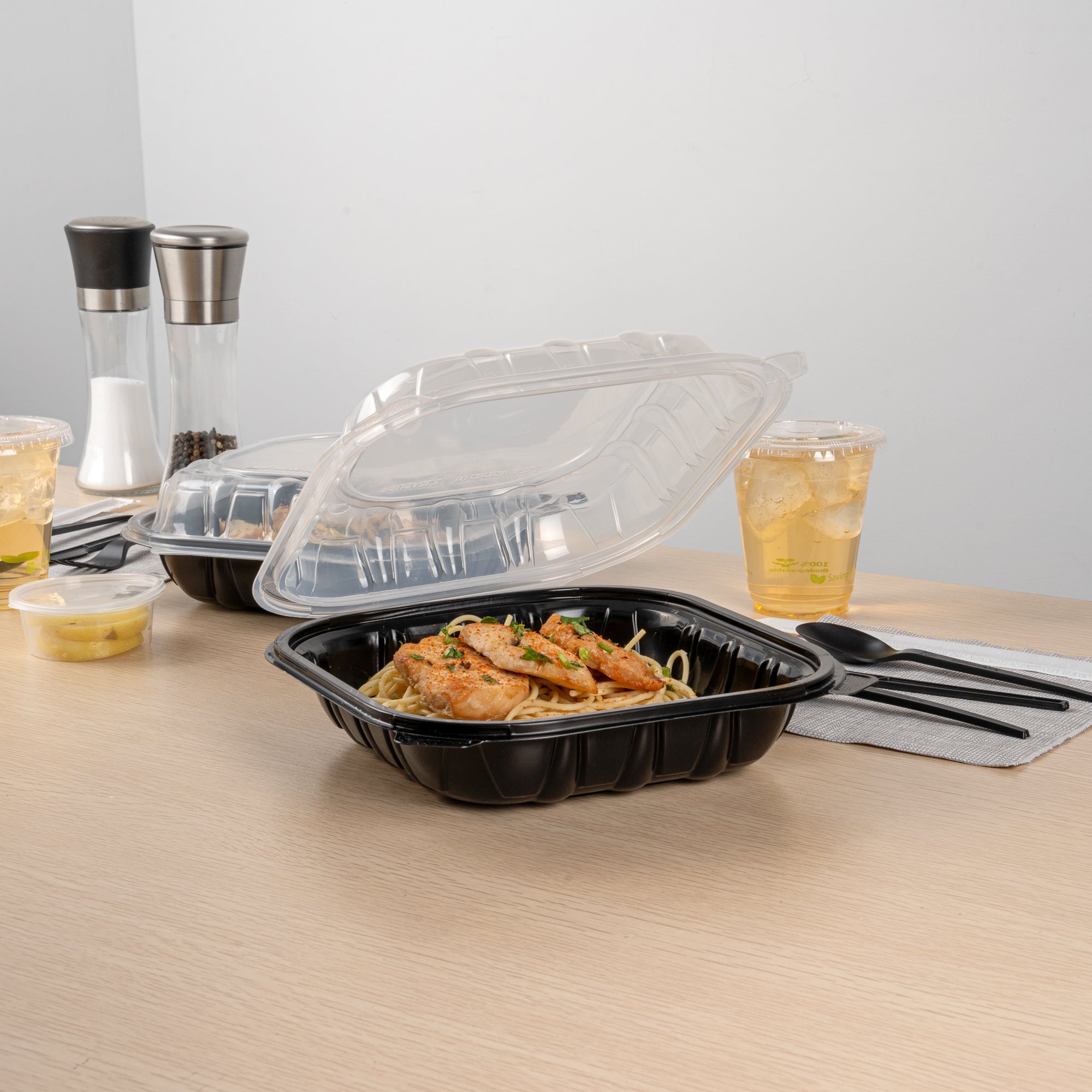 Thermo Tek 40 oz Black Plastic Clamshell Container - Microwavable - 9" x 9" x 3" - 100 count box
