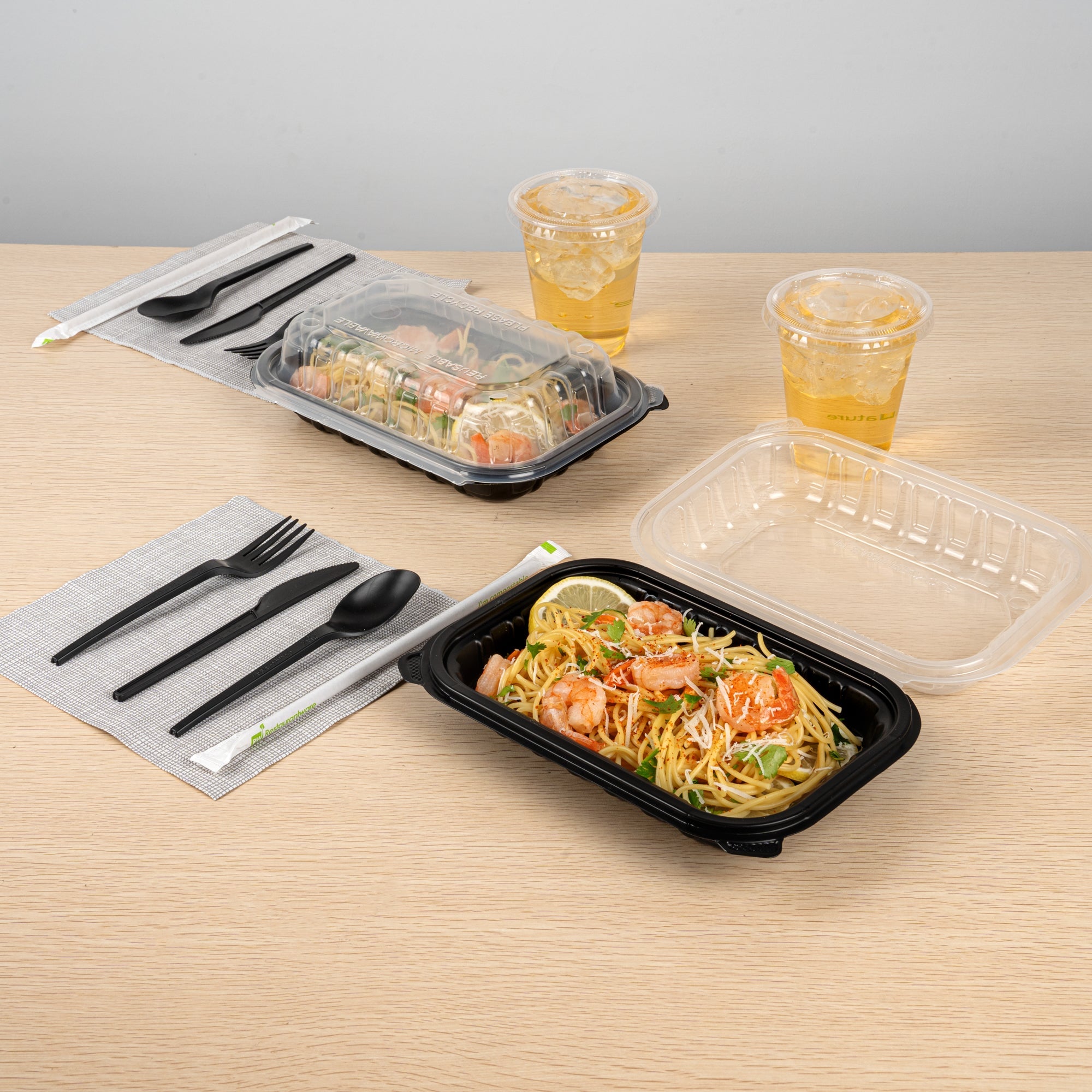 Thermo Tek 24 oz Black Plastic Clamshell Container - Microwavable - 9" x 6" x 3" - 100 count box