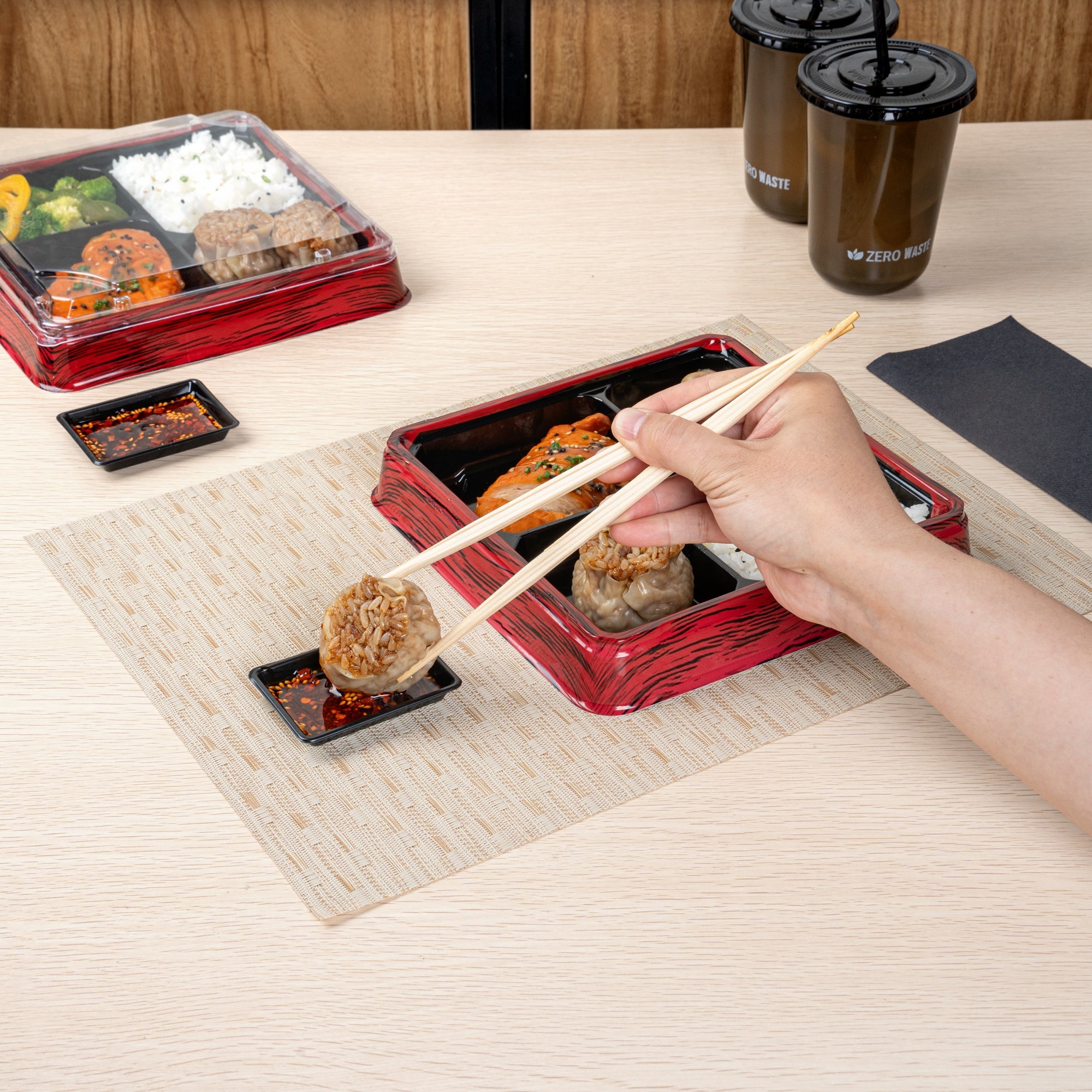 Bento Tek 1 oz Rectangle Black Plastic Sauce Dish - 3" x 2 1/4" - 1000 count box