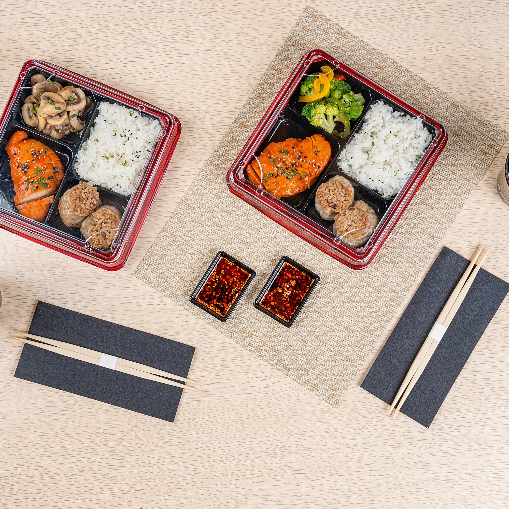 Bento Tek 1 oz Rectangle Black Plastic Sauce Dish - 3" x 2 1/4" - 1000 count box