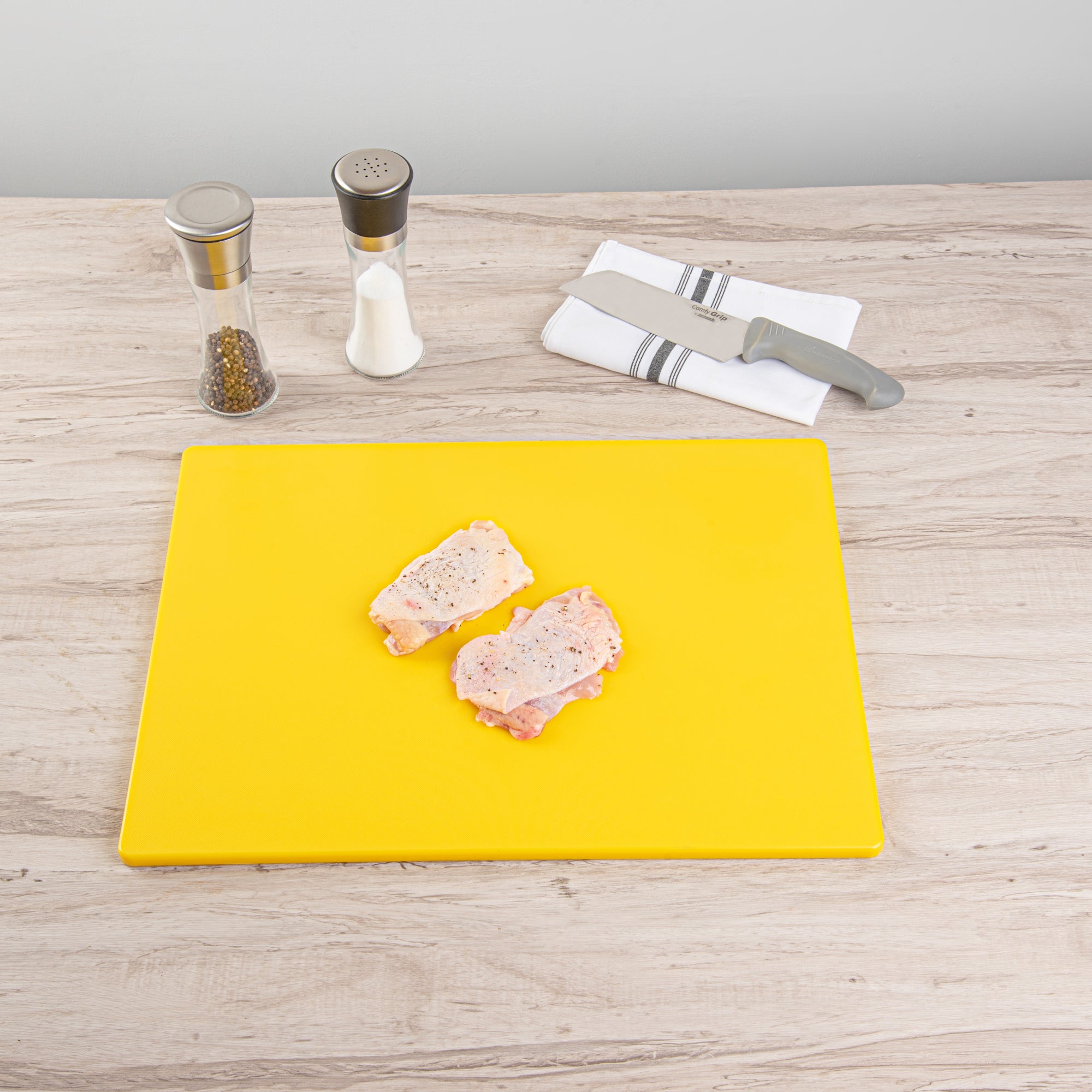 Chef 101 Yellow Plastic Cutting Board - 20" x 15" - 10 count box