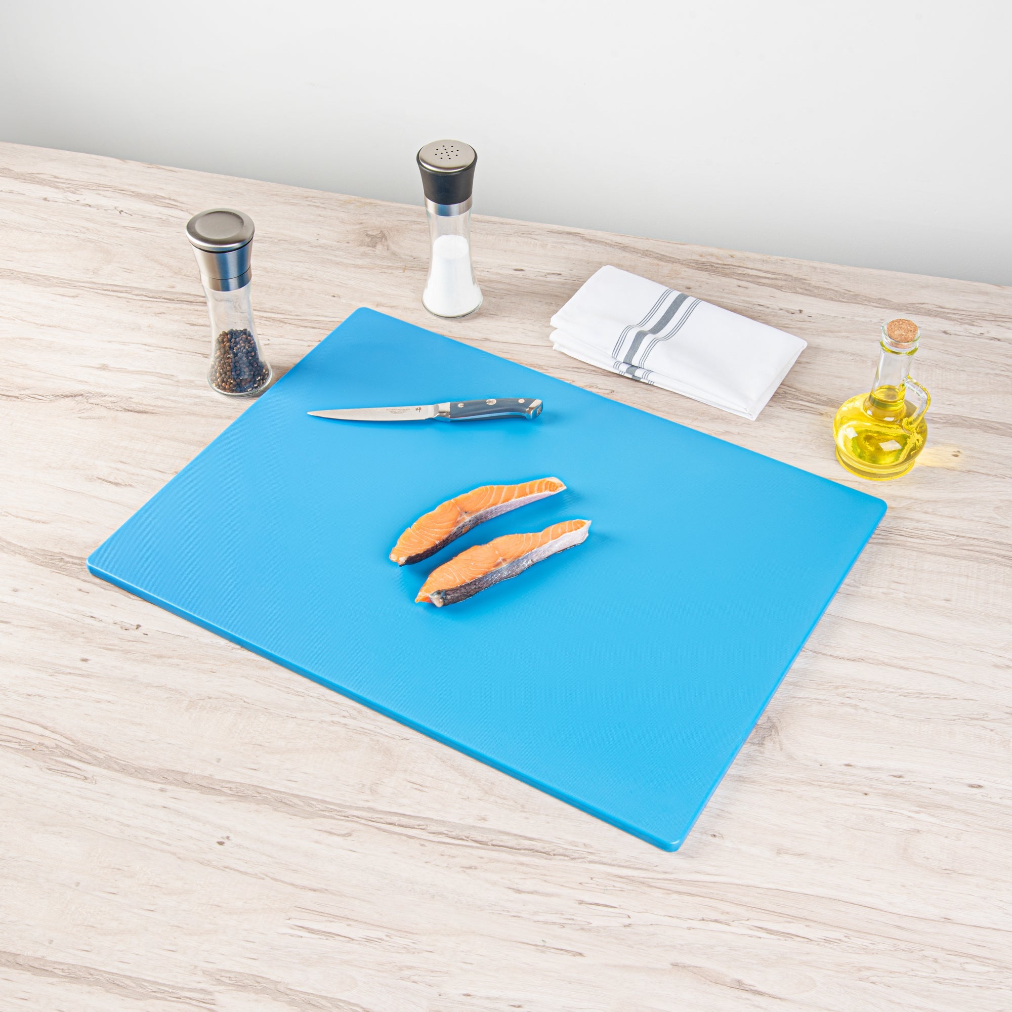 Chef 101 Blue Plastic Cutting Board - 24" x 18" - 10 count box
