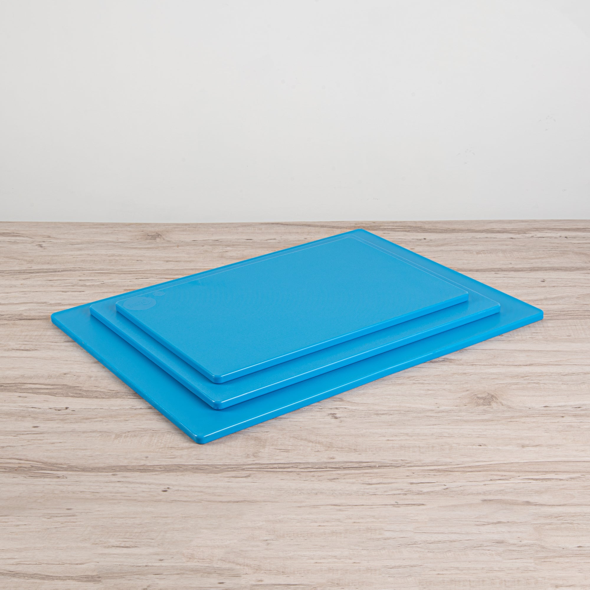 Chef 101 Blue Plastic Cutting Board - 24" x 18" - 10 count box