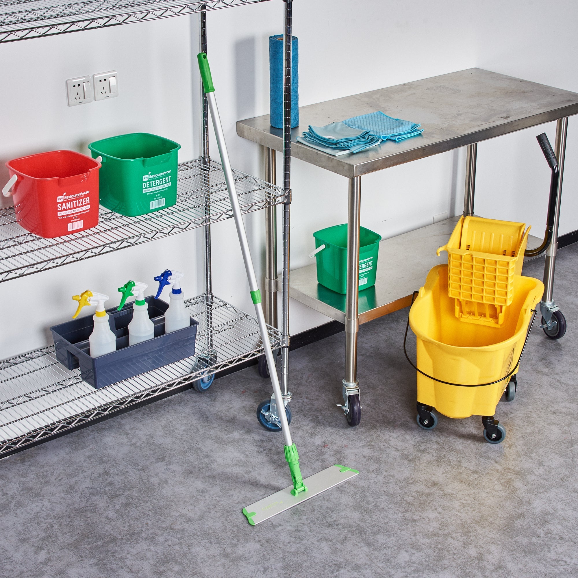 RW Clean Green Microfiber Hook and Loop Wet / Dry Mop Frame - 17 3/4" - 1 count box