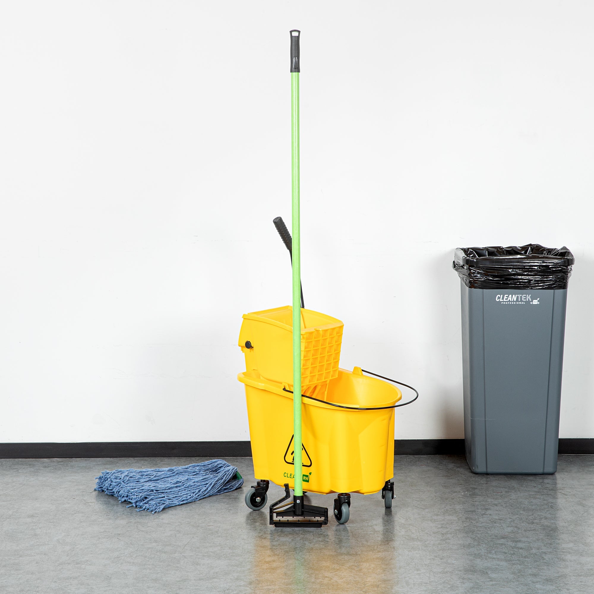 Clean Tek Professional Green Fiberglass Quick Release Mop Handle - with Trigger - 60" - 1 count box
