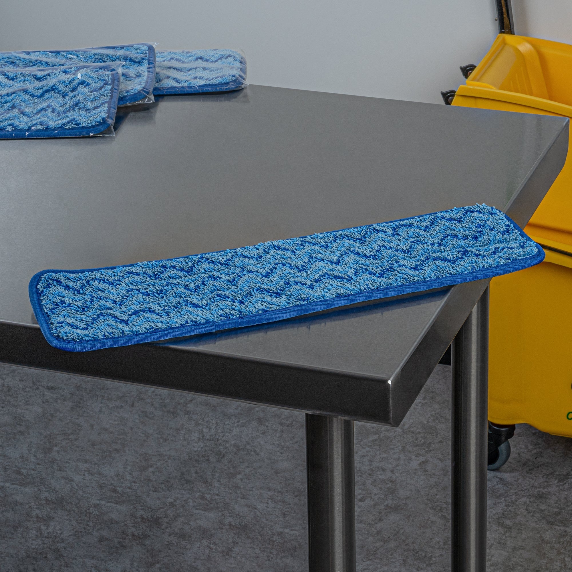 Clean Tek Professional Blue Microfiber Hook and Loop Wet / Dry Mop Pad - Zig Zag - 17 1/2" - 1 count box