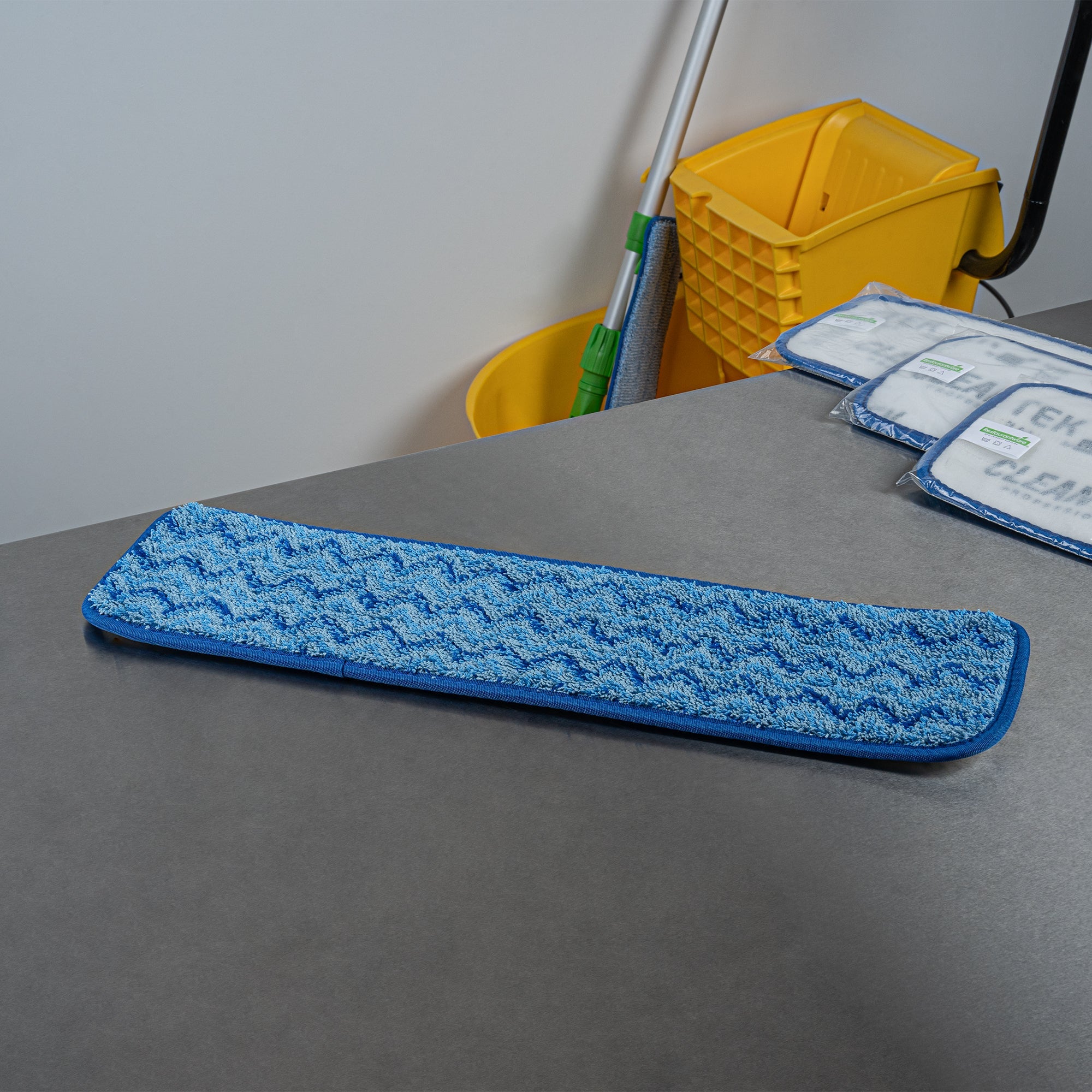 Clean Tek Professional Blue Microfiber Hook and Loop Wet / Dry Mop Pad - Zig Zag - 19 1/2" - 1 count box