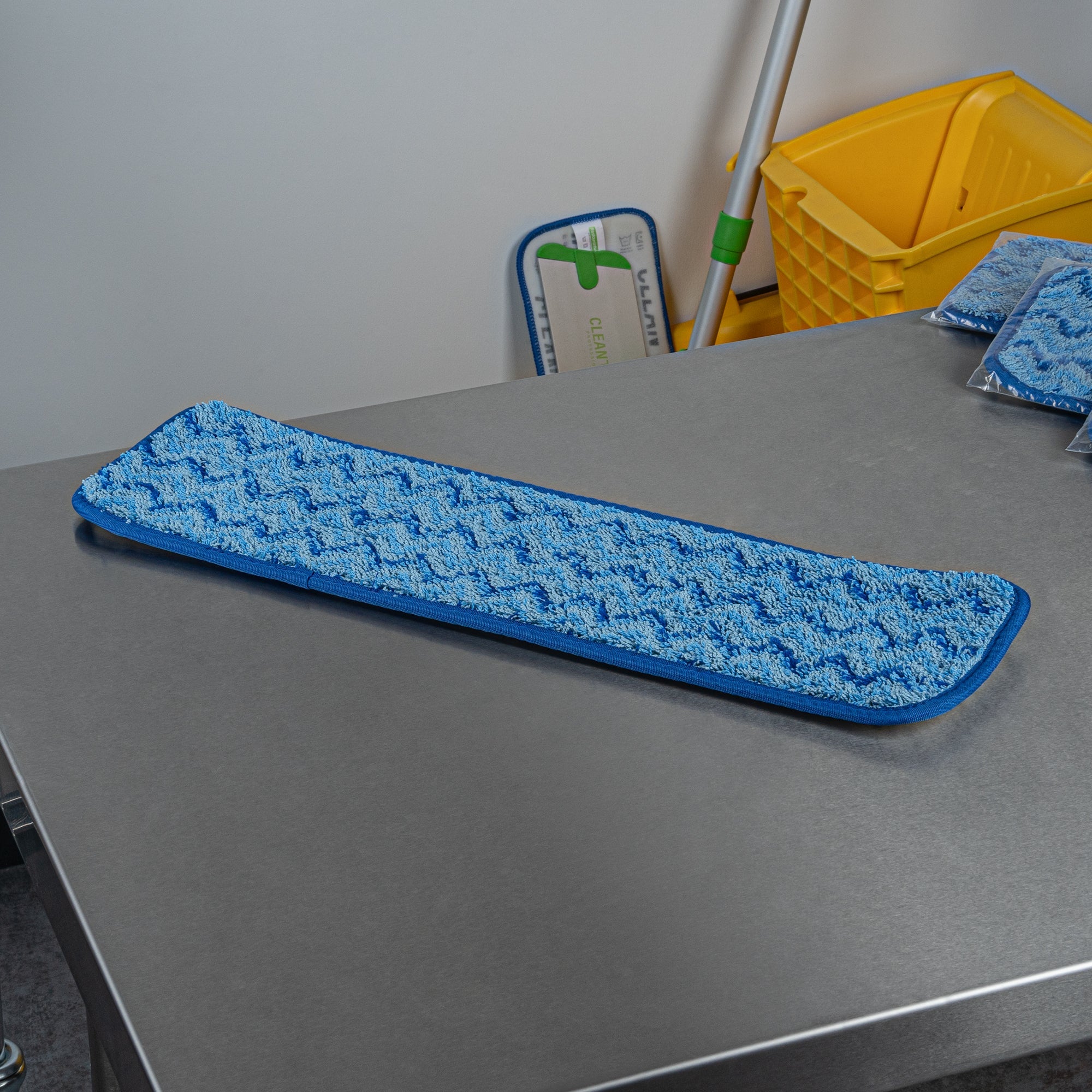 Clean Tek Professional Blue Microfiber Hook and Loop Wet / Dry Mop Pad - Zig Zag - 19 1/2" - 1 count box
