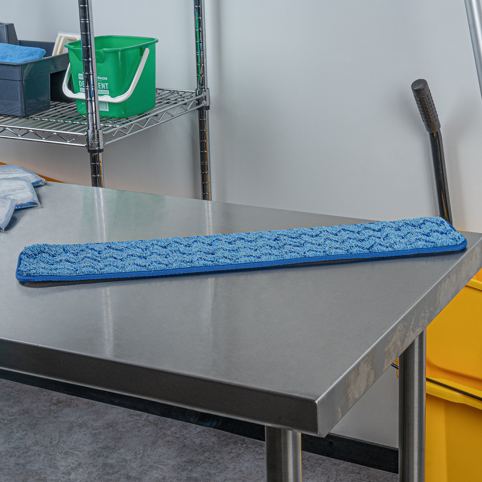 Clean Tek Professional Blue Microfiber Hook and Loop Wet / Dry Mop Pad - Zig Zag - 25 1/2" - 1 count box