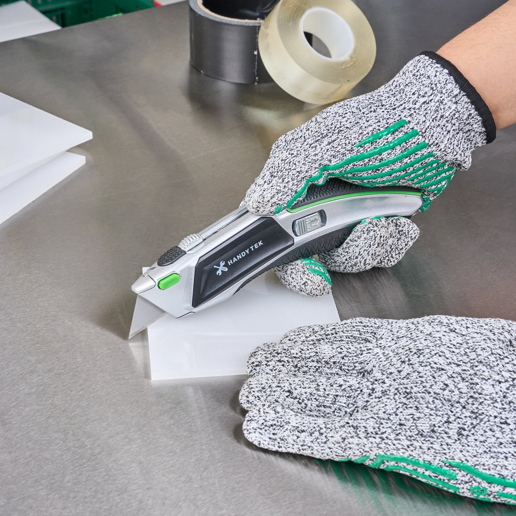 Handy Tek Silver Auto-Loading Utility Knife - Quick Change, Heavy Duty - 7" - 1 count box