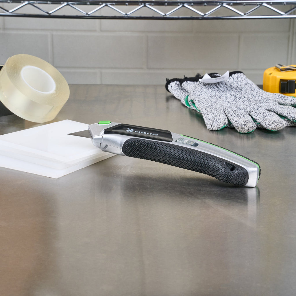 Handy Tek Silver Auto-Loading Utility Knife - Quick Change, Heavy Duty - 7" - 1 count box