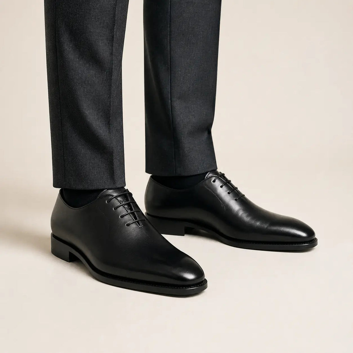 Black Plain-Toe Oxford Shoes with Polished Finish