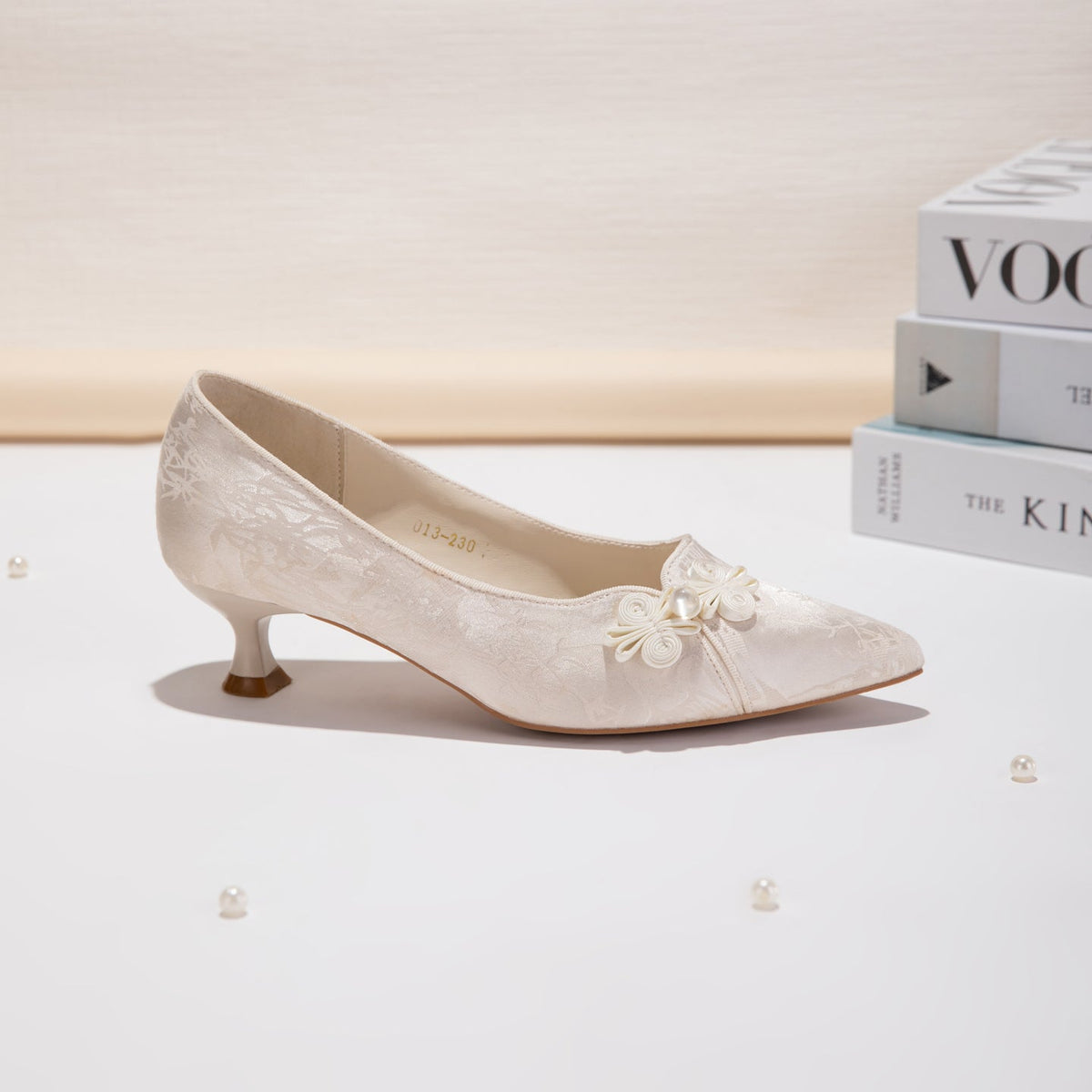 White Black Jacquard Pointed Toe Kitten Heel Pumps, Elegant Floral Accent Women's Dress Shoes  Ivory Black Wedding & Party Pumps