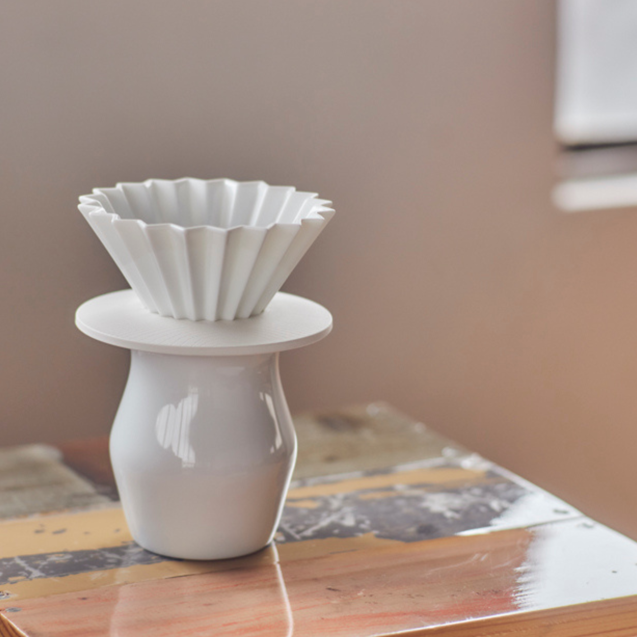 ORIGAMI - Coffee Dripper Holder - Grain Pattern - White with Black