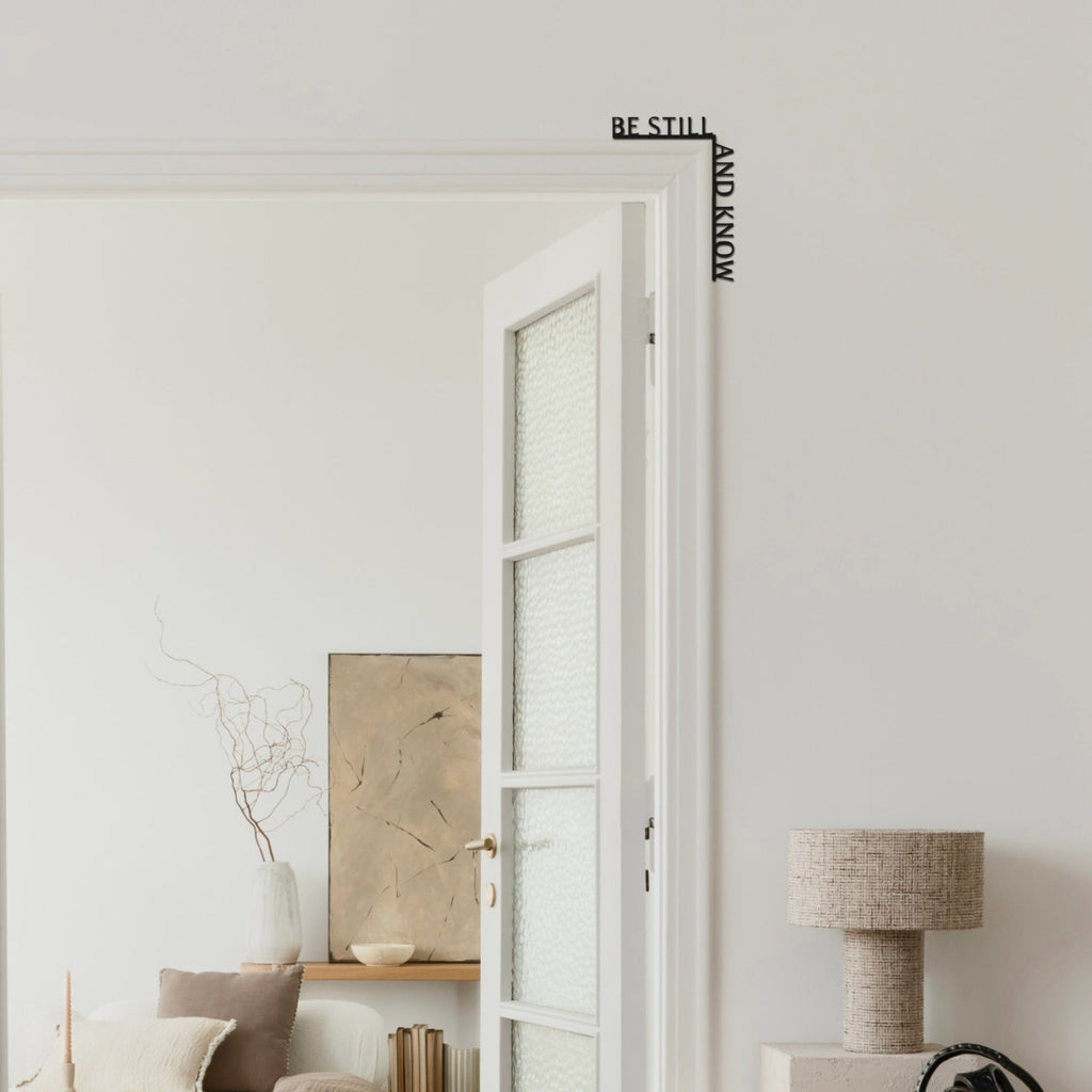 Wooden Corner Quote – Be Still and Know