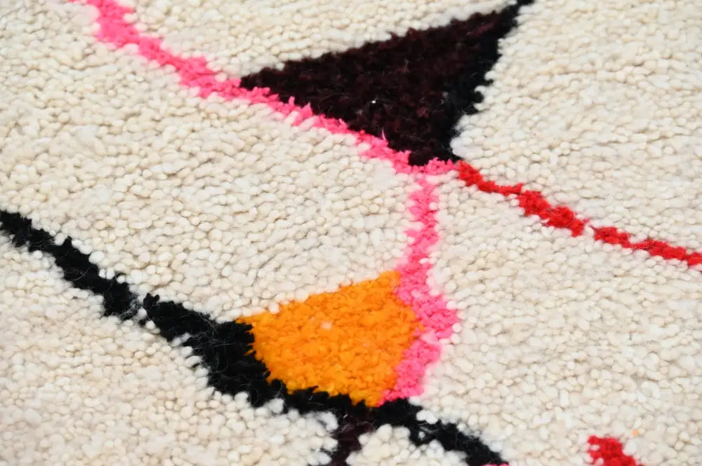 Beige abstract geometric azilal rug bedroom moroccan handmade decor