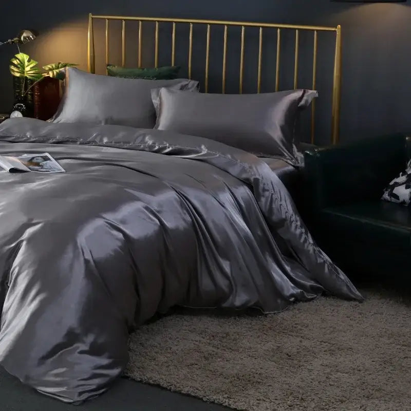 Luxurious emerald green satin duvet cover set bedroom bedding