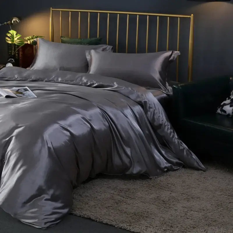Luxurious emerald green satin duvet cover set bedroom bedding