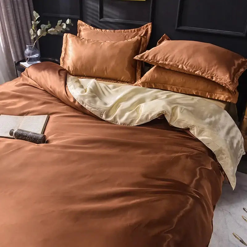 Luxurious pink satin silk bedding set with duvet cover for bedroom