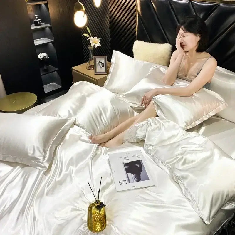 Luxurious gold silk bedding set for bedroom duvet cover