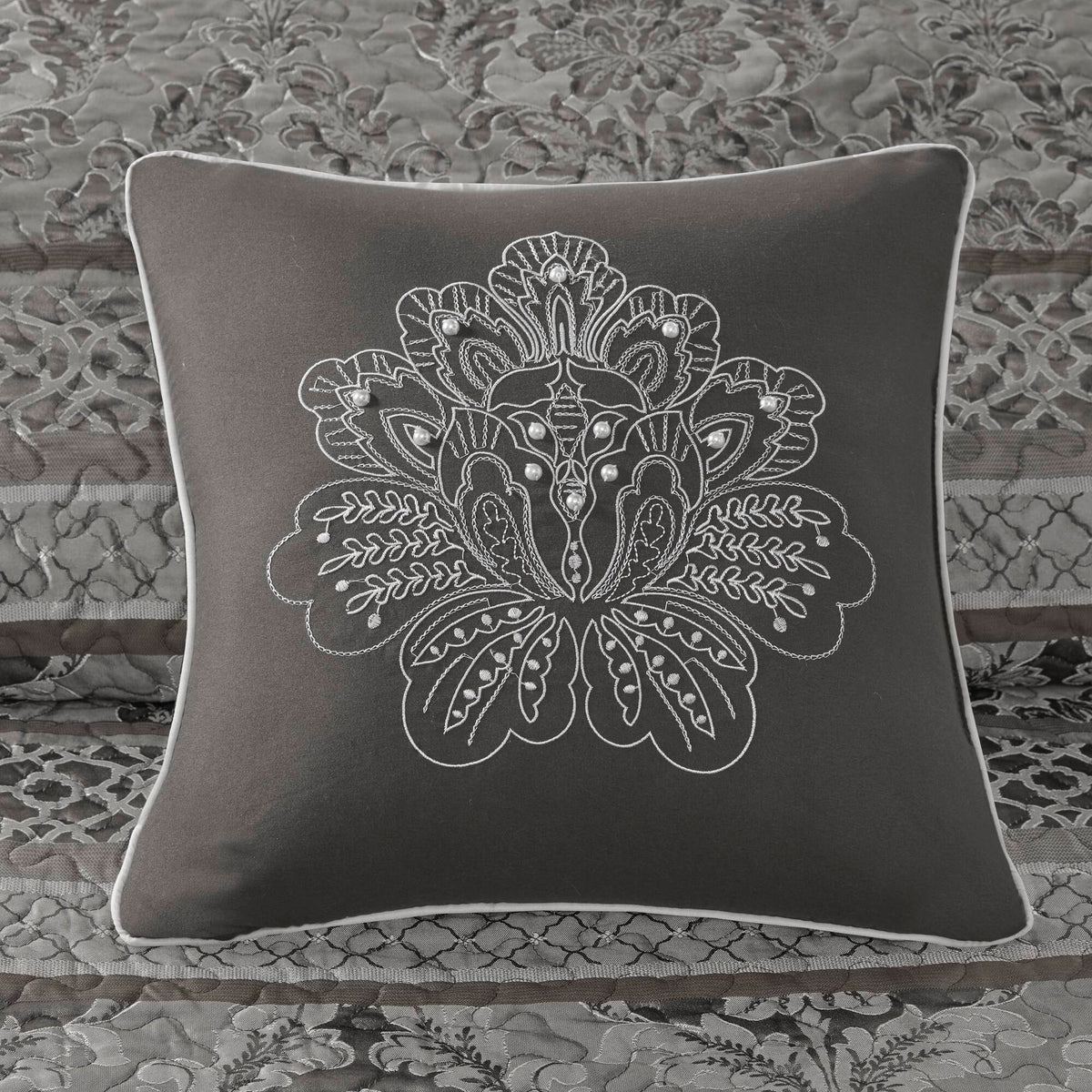 Reversible Jacquard Queen Bedspread Set with Decorative Pillows - Neutral